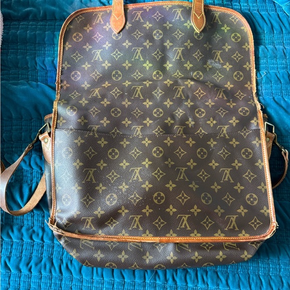 Authentic Louis Vuitton - Picture 3 of 11